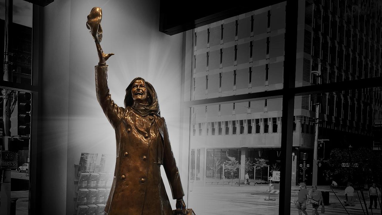 Mary Tyler Moore Statue
