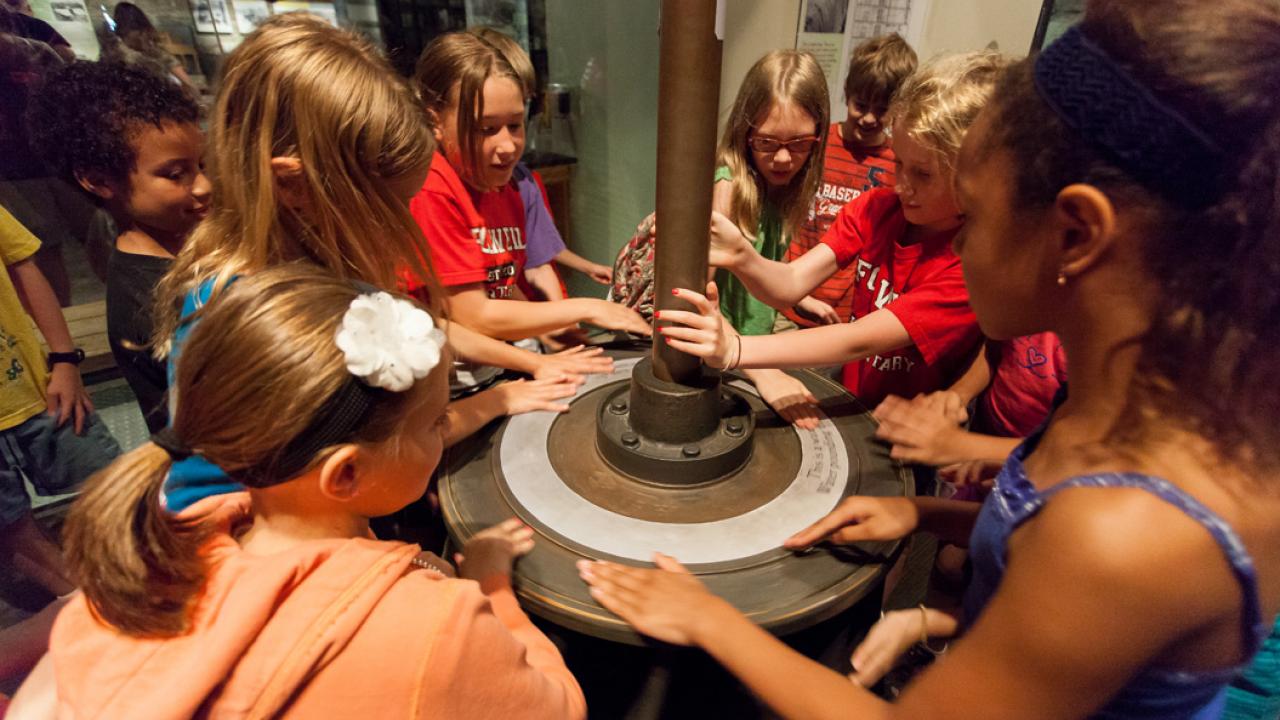 Student-groups-mill-city-museum