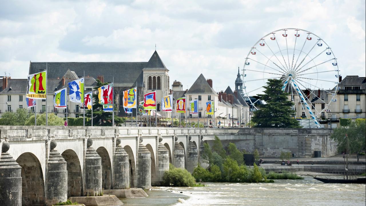 Loire et pont wilson clicheY ville de tours dsc 7069 Celebrating the 25th Anniversary of Minneapolis Sister City - Tours, France