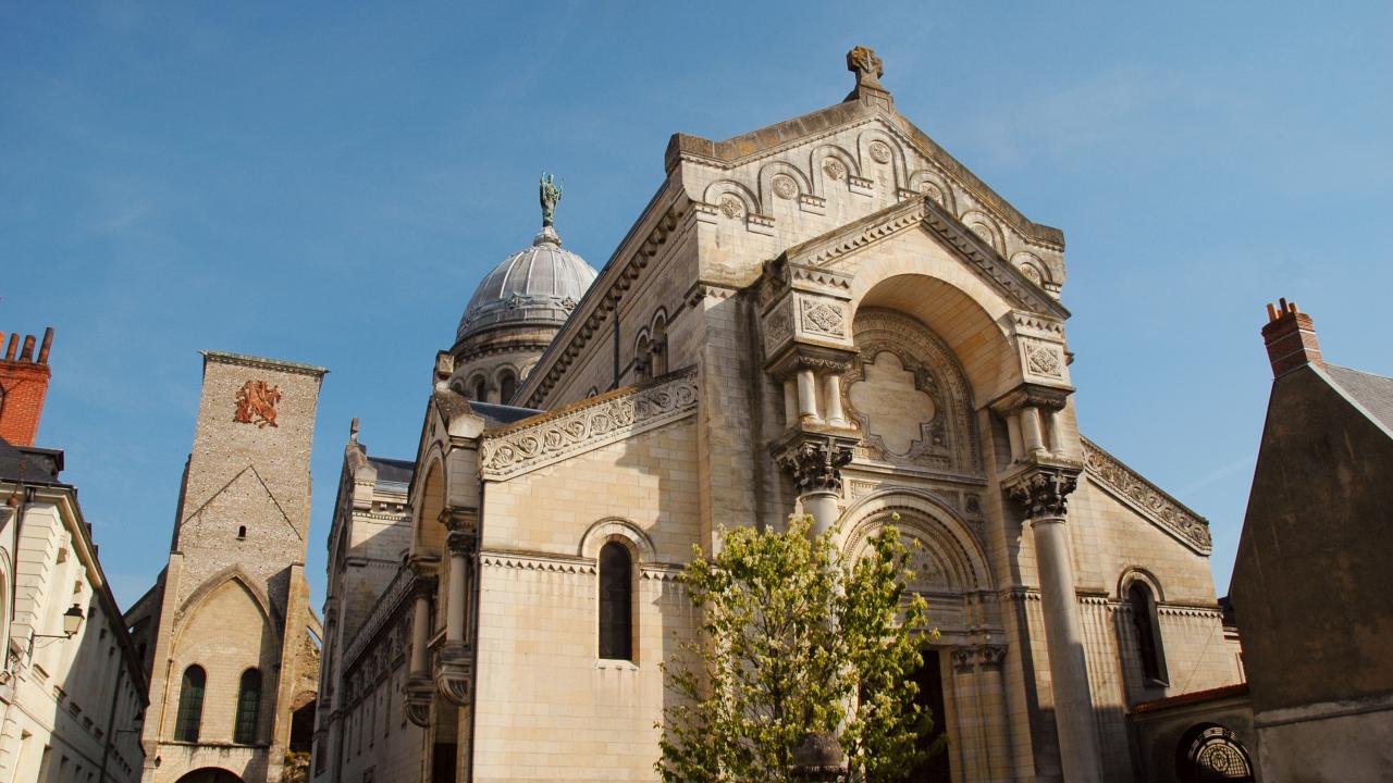 Basilique clicheY ville de tours Celebrating the 25th Anniversary of Minneapolis Sister City - Tours, France