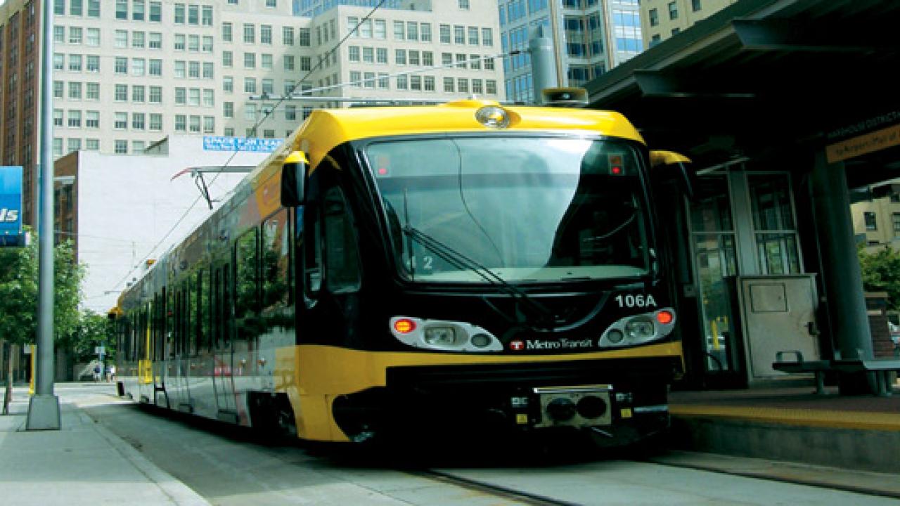 Lightrail minneapolis transportation11 01